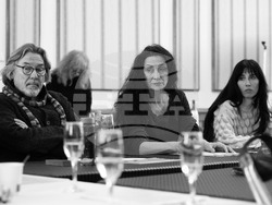 Режсьорката Диана Добрева поставя „Малката Англия“ в Народния театър, снимка – Народен театър/ Стефан Здравески