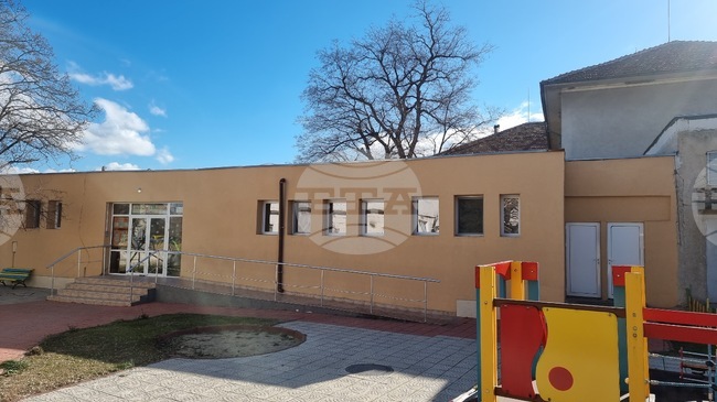 Броят на местата в детските ясли в Пазарджишка област през 2025 г. намалява на годишна база, отчита статистиката