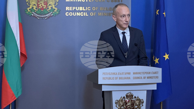 Правителството отпуска допълнителни средства за националните инвестиционни програми в образованието, съобщи Красимир Вълчев