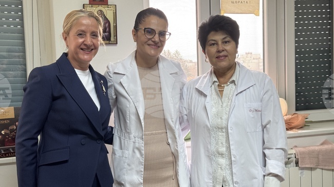 С пожелание за повече и здрави новородени в казанлъшката болница отбелязаха Деня на родилната помощ