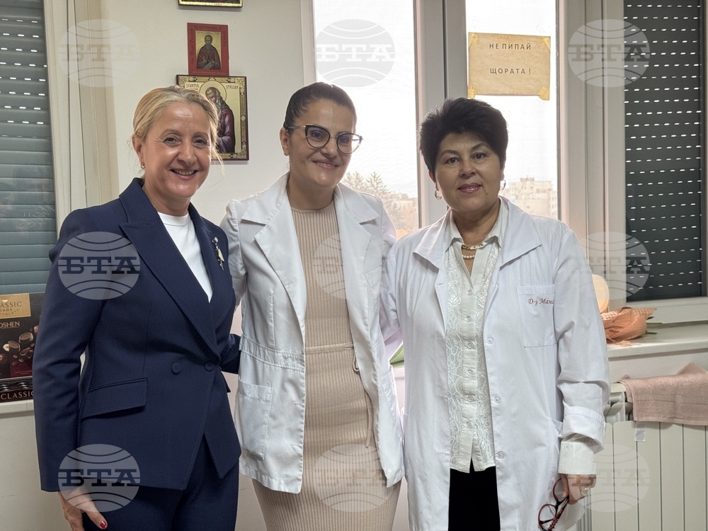 С пожелание за повече и здрави новородени в казанлъшката болница отбелязаха Деня на родилната помощ