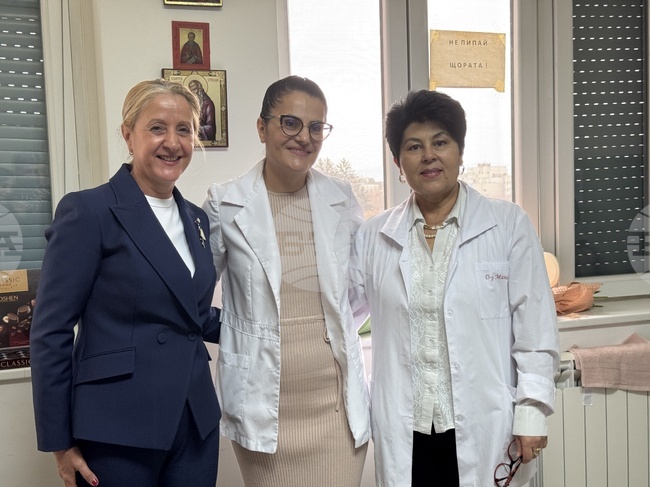 С пожелание за повече и здрави новородени в казанлъшката болница отбелязаха Деня на родилната помощ