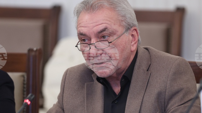 Първоначалните данни показват бързо покачване на цените на горивата на едро, заяви председателят на КЗК Росен Карадимов