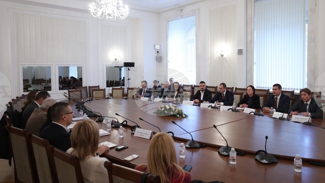 Области с ниска конкуренция, особено в по-рядко населени региони в България, и проблеми в млечния сектор е идентифицирала КЗК