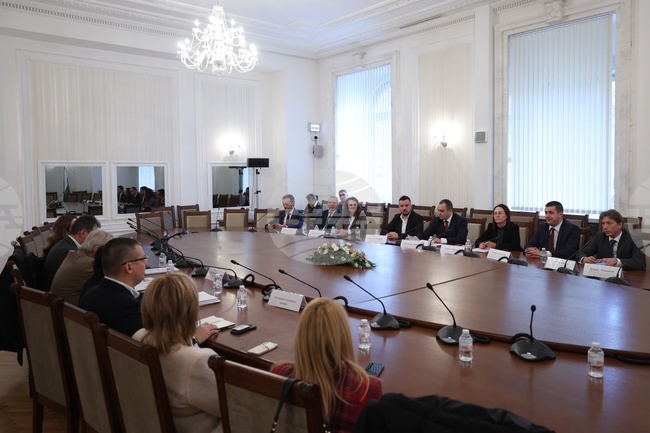 Области с ниска конкуренция, особено в по-рядко населени региони в България, и проблеми в млечния сектор е идентифицирала КЗК