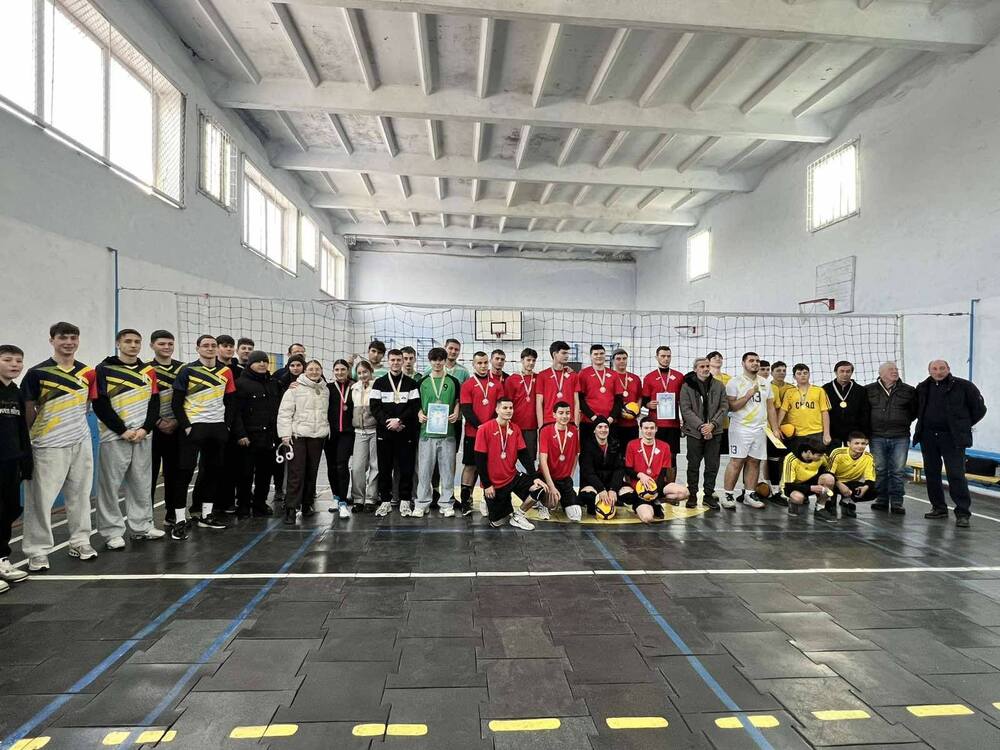 Отбор от Болград спечели новогодишен турнир по волейбол за юноши в село Кубей, Украйна