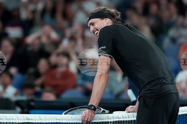 Зверев тренира за мача с Нори в Мелбърн след проблем с крака