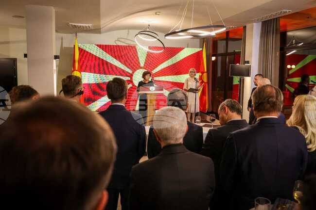 Силяновска: Не можем да бъдем Пенелопа, която, чакайки Одисей, непрекъснато променя конституцията си по искане на някой отвън