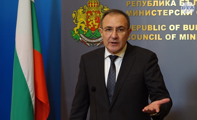 Решено е увеличението с 5% на възнагражденията в бюджетната сфера, каза социалният министър в оставка Борислав Гуцанов след заседание на МС