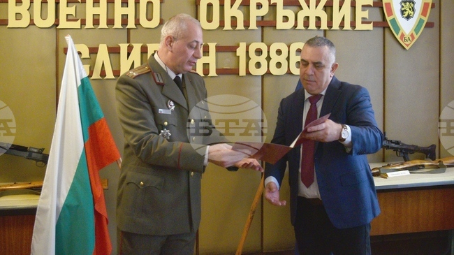 Кметът на Сливен Стефан Радев получи почетен медал за съхраняване на военноисторическото наследство