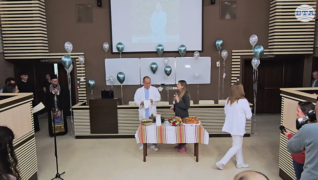 С измиване на ръцете на лекари и акушерки отбелязаха Бабинден в „Майчин дом“