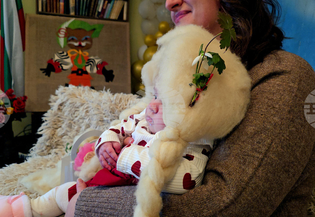 С ритуала мерене на пашкули отбелязаха Бабинден в панагюрското село Баня