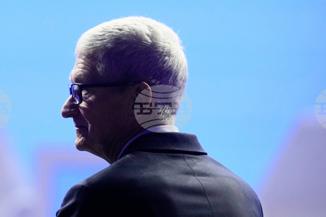 "Епъл" с нов изпълнителен директор - Джон Търнъс ще поеме поста от Тим Кук от 1 септември