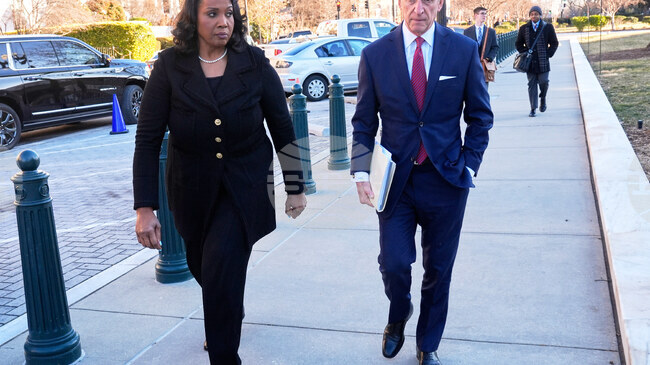 Върховният съд на САЩ разглежда аргументите по делото за отстраняване на Лиса Кук от УФР