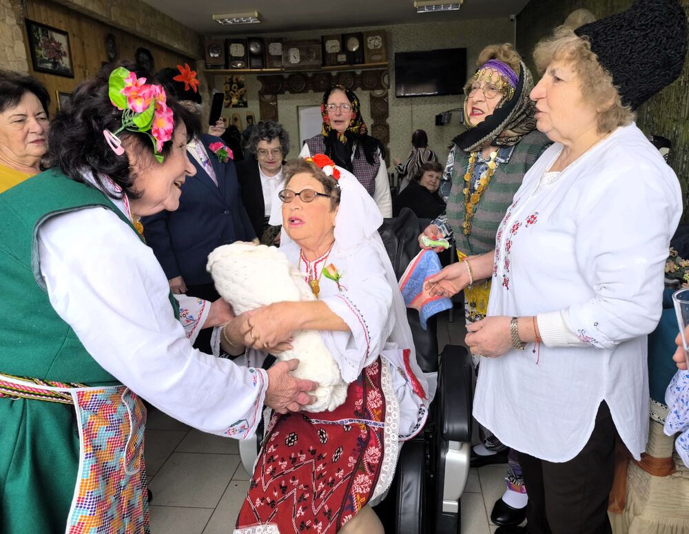 Община Каварна: Бабинден – благодарност за труда на акушерите