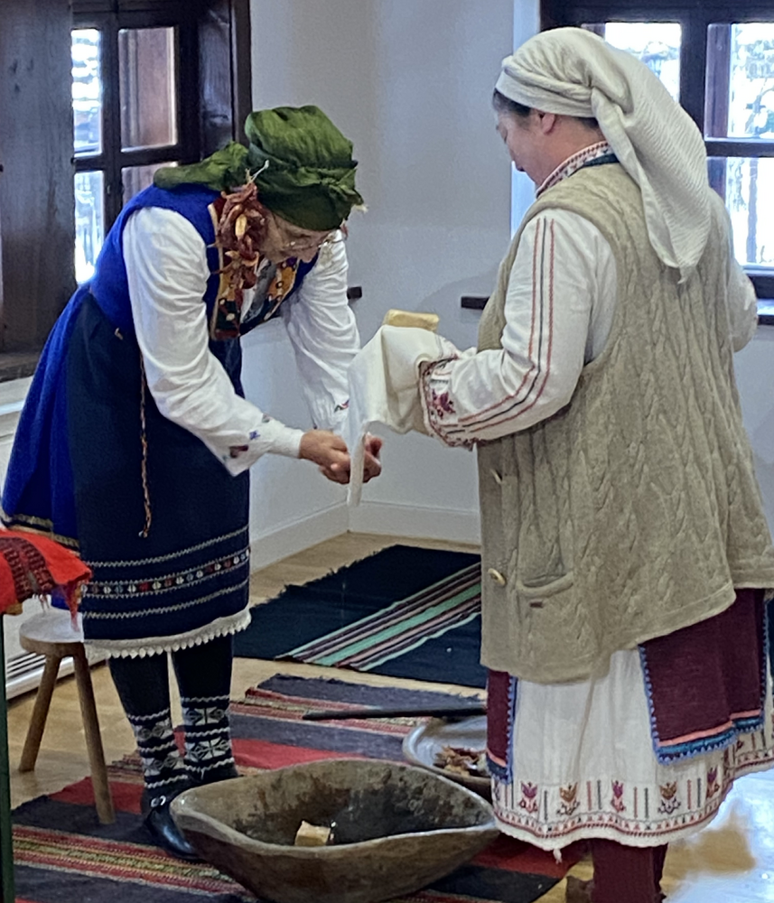 Бабинден събра традиция и спомени в музей „Етър“