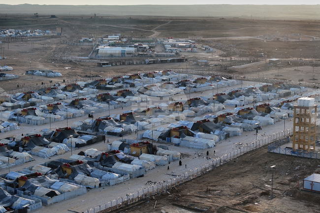 Сирия планира да затвори завинаги лагерите, в които са настанени хиляди хора, свързани с "Ислямска държава", заяви правителствен представител