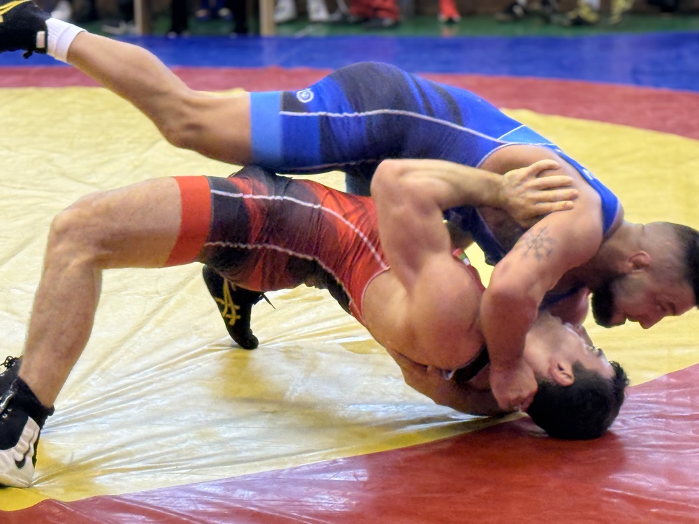 Стефан Радев приветства участниците в Държавното първенство по борба, което се провежда в Сливен