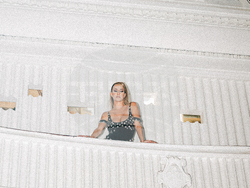 Мила Роберт представя песен, родена между Ню Йорк и Велики Преслав, снимка – екип Мила Роберт