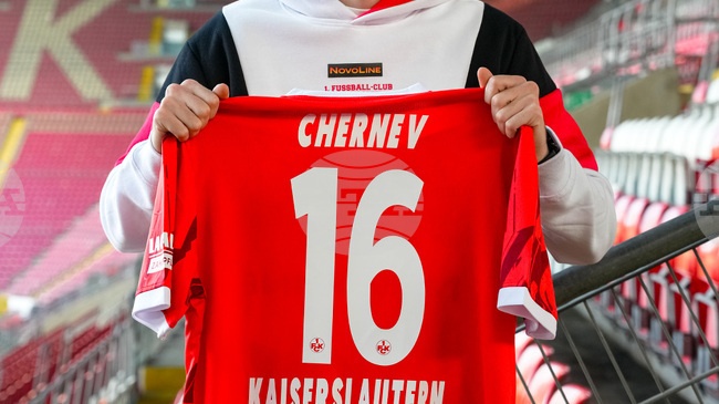 Българският национален защитник Атанас Чернев ще продължи кариерата си в германския Кайзерслаутерн