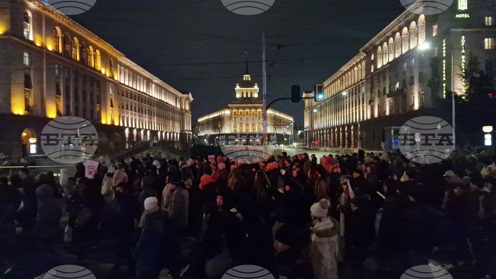 Протестиращите пред Съдебната палата в София тръгнаха на шествие към сградата на Висшия съдебен съвет