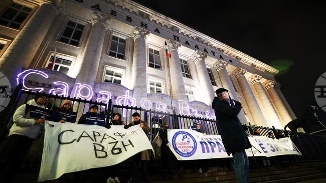 Протестиращи в София и страната настояваха за оставката на и.ф. главен прокурор Борислав Сарафов