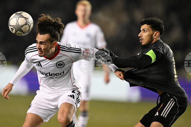 В Айнтрахт не са разсеяни от проблемите с треньорския пост и ще търсят достойно излизане от Шампионската лига