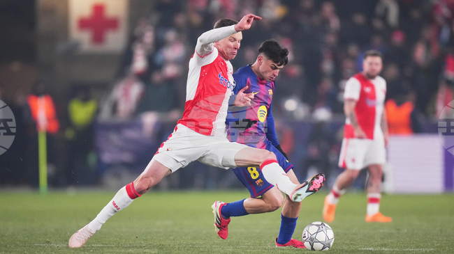 Халфът на Барселона Педри ще отсъства от игра поне месец заради контузия