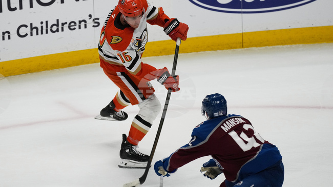 Лидерът в НХЛ Колорадо загуби с дузпи от Анахайм като домакин