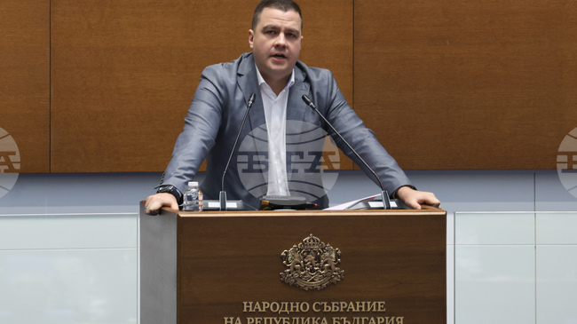 Една от последните фалшиви опорки на ПП – ДБ е свързана с промените в Изборния кодекс, заявиха в декларация от „Има такъв народ“