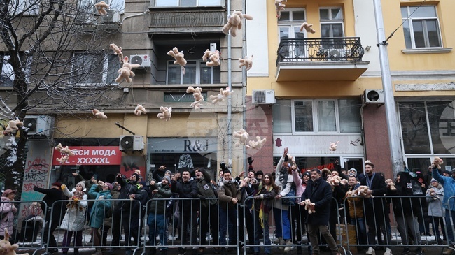 Citizens Protest Outside Supreme Judicial Council, Call for Resignation of Acting Prosecutor General