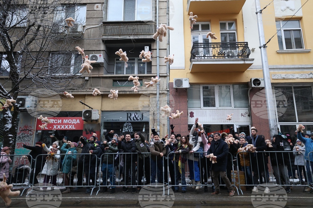 Citizens Protest Outside Supreme Judicial Council, Call for Resignation of Acting Prosecutor General
