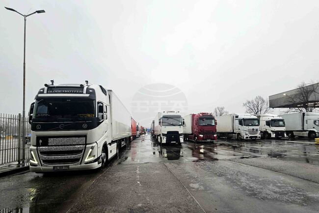 Интензивен е трафикът на граничните пунктове "Капитан Андреево" и "Лесово" за товарни автомобили