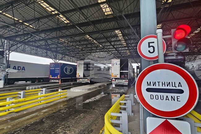 Продължават опашките от камиони на "Капитан Андреево", между 15 и 20 часа се чака за преминаване през пункта