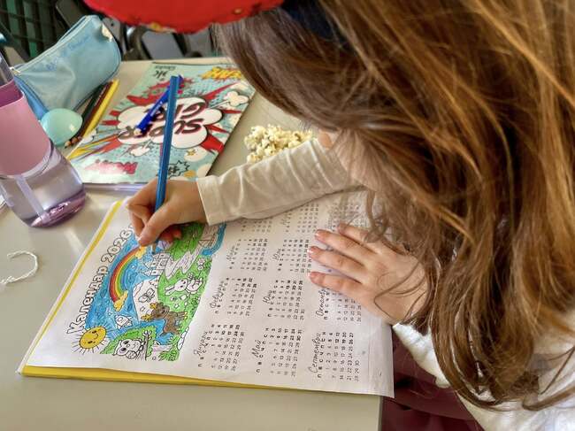 Цветен календар за 2026 г. правиха възпитаници на училище „Родолюбие“ в Неапол