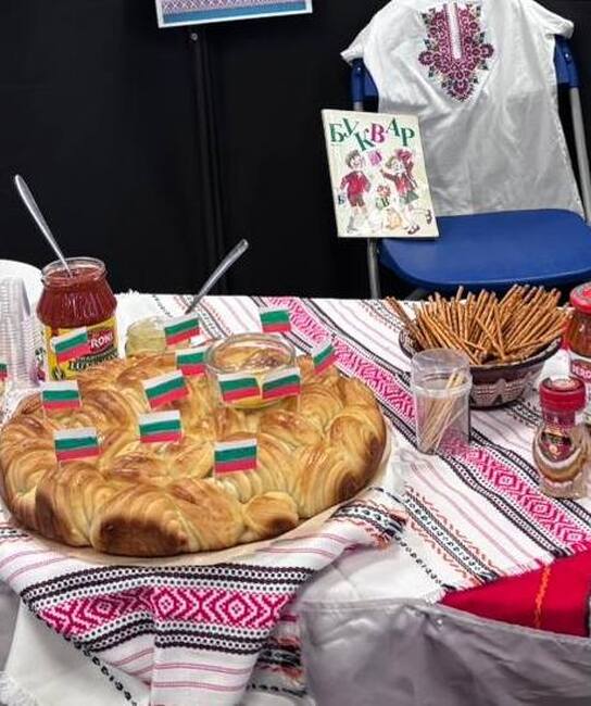 Асоциация „Българско наследство“ в Лондон представи български традиции и обичаи в местно английско училище