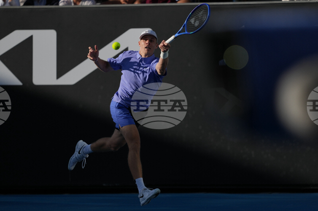 Денис Шаповалов надигра Стефанос Циципас на старта на турнира по тенис Индиън Уелс