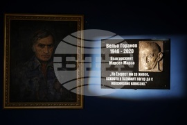 Барелеф на Вельо Горанов - театър „Сълза и смях“ - откриване