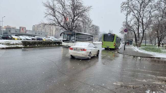 Пътната мрежа в Пловдив е почистена и обработена след снеговалежа