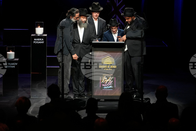 Австралия отбеляза ден на национален траур в памет на жертвите при атаката на плажа Бондай