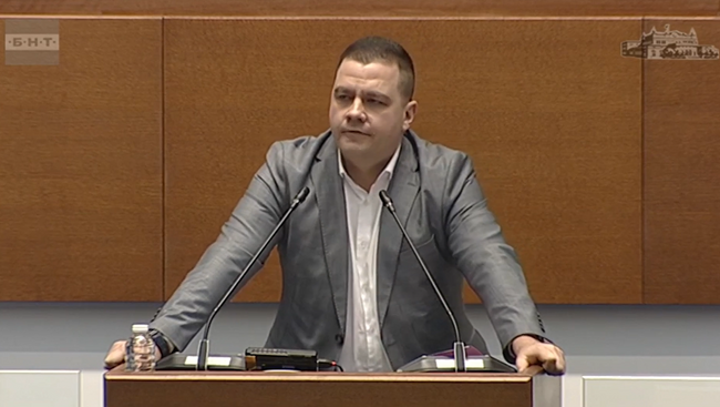 Една от последните фалшиви опорки на ПП – ДБ е свързана с промените в Изборния кодекс, заявиха в декларация от „Има такъв народ“