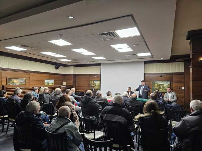 Не съм отстъпил нито на сантиметър от обещанията си, заяви Атанас Зафиров пред симпатизанти в Хасково