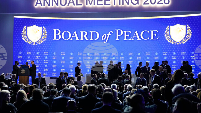 Франция каза, че засега няма да се присъедини към Съвета за мир