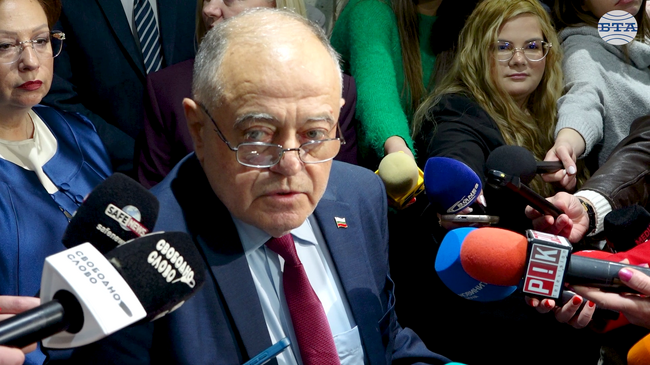 Час и половина мина от прекъсването на заседанието на парламента и председателят повече не може да го възобнови, заявиха от ПП-ДБ