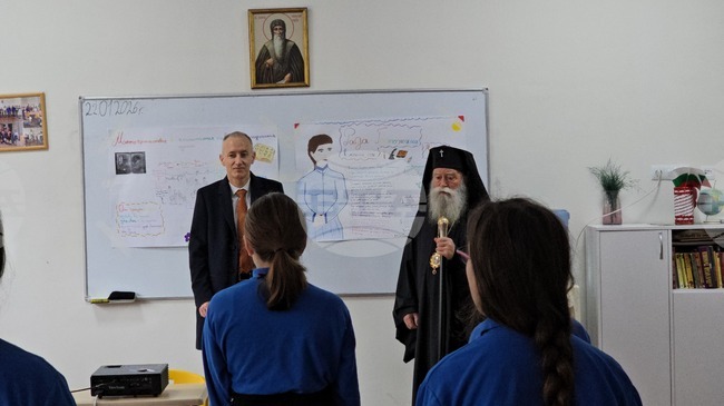 Министърът на образованието в оставка Красимир Вълчев посети Частно основно училище „Свети Седмочисленици“ в Ловеч