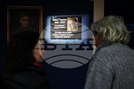 Барелеф на Вельо Горанов - театър „Сълза и смях“ - откриване