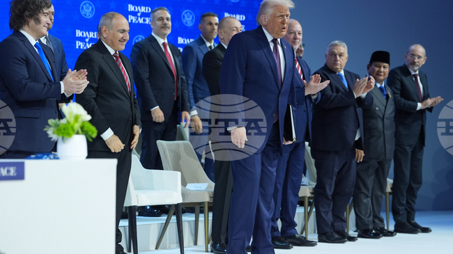 Тръмп учреди предложения от него Съвет за мир. Премиерът в оставка Росен Желязков подписа документа за присъединяването на България на церемонията в Давос
