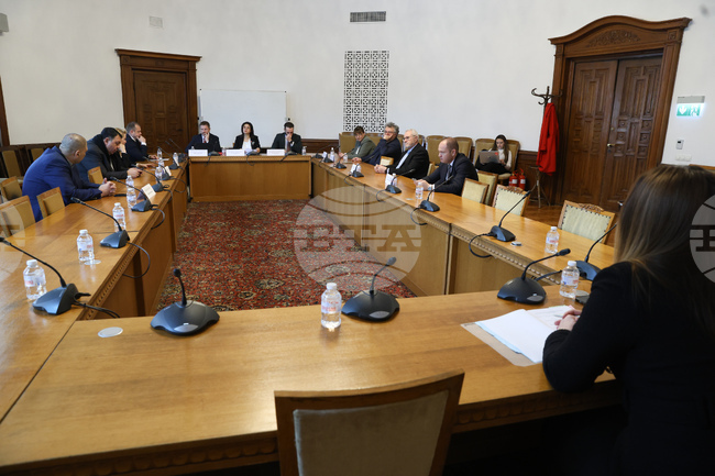 Парламентарната комисия за прякото участие на гражданите гласува на първо четене проектопромени в закона за референдумите