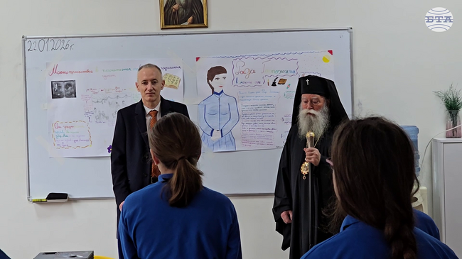 Министърът на образованието в оставка Красимир Вълчев посети Частно основно училище „Свети Седмочисленици“ в Ловеч