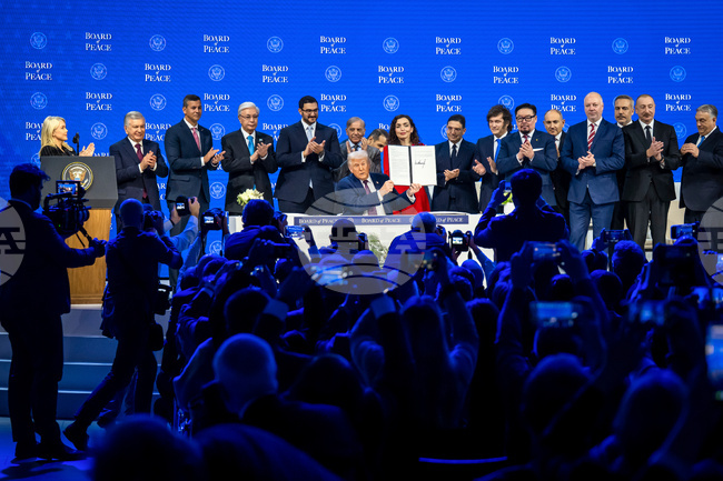 Администрацията на Доналд Тръмп обмисля да настани новия Съвет за мир в сградата във Вашингтон, в която по-рано се помещаваше аналитичен център